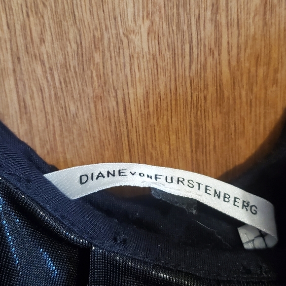 DIANE VON FURSTENBERG LEEZA METALLIC SHEEN. SLEEVELESS. SMALL,/MED - Picture 2 of 6